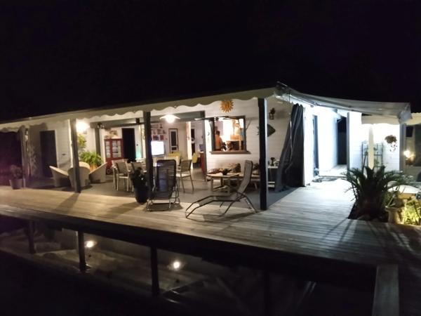 Villa contemporaine en bois de 100 m² avec piscine à Saint François .