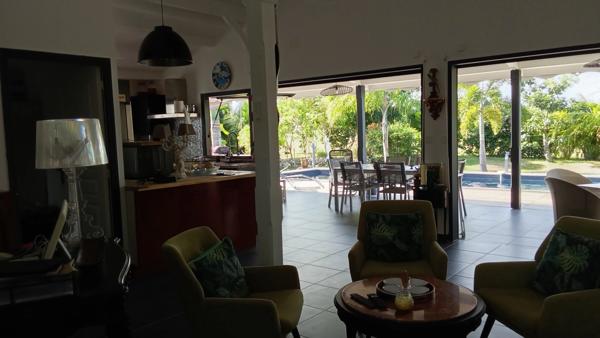 Villa contemporaine en bois de 100 m² avec piscine à Saint François .