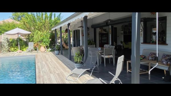 Villa contemporaine en bois de 100 m² avec piscine à Saint François .