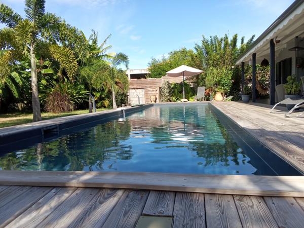 Villa contemporaine en bois de 100 m² avec piscine à Saint François .