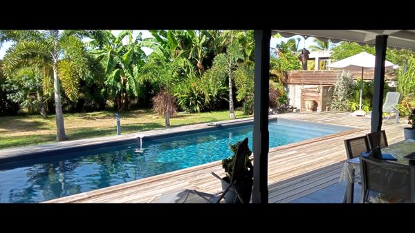 Villa contemporaine en bois de 100 m² avec piscine à Saint François .