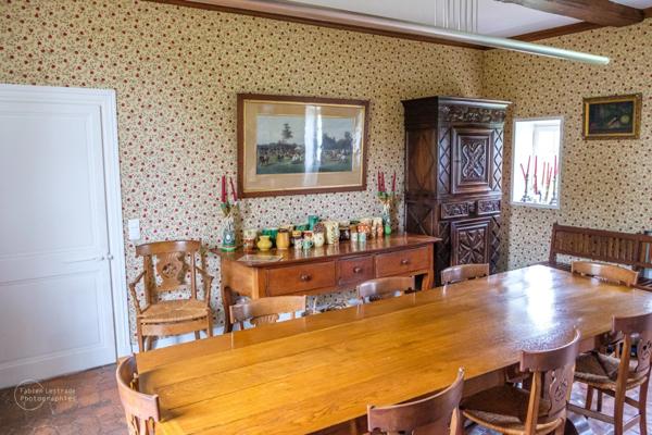 PIEURE du XVIIIème siècle, SON PRESSOIR AMÉNAGÉ ET SES DÉPENDANCES SUR 2 HECTARES DE JARDIN À L’ANGLAISE