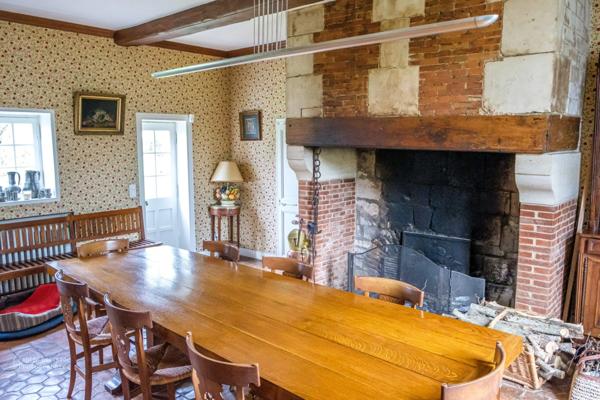 PIEURE du XVIIIème siècle, SON PRESSOIR AMÉNAGÉ ET SES DÉPENDANCES SUR 2 HECTARES DE JARDIN À L’ANGLAISE