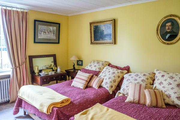 PIEURE du XVIIIème siècle, SON PRESSOIR AMÉNAGÉ ET SES DÉPENDANCES SUR 2 HECTARES DE JARDIN À L’ANGLAISE