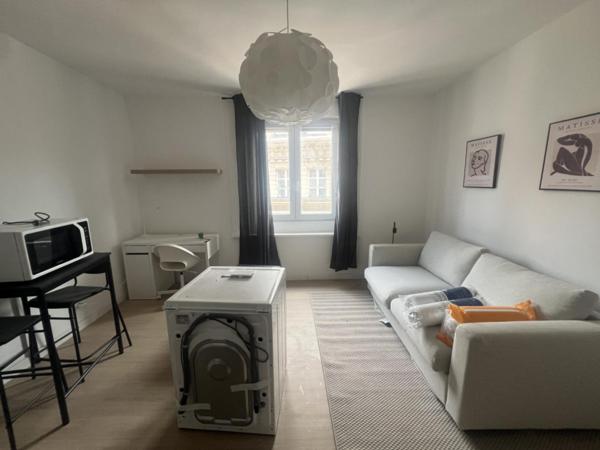 A LOUER : T1 à LILLE • • 700 € CC • Réf. 1489-3