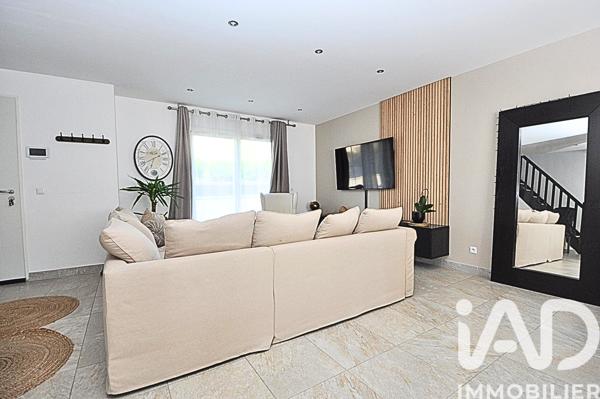 Maison à vendre 6 pièces 141 m² Saint-Maurice-Montcouronne