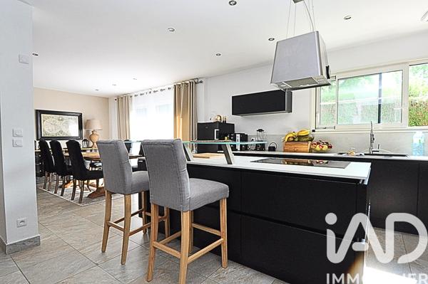 Maison à vendre 6 pièces 141 m² Saint-Maurice-Montcouronne