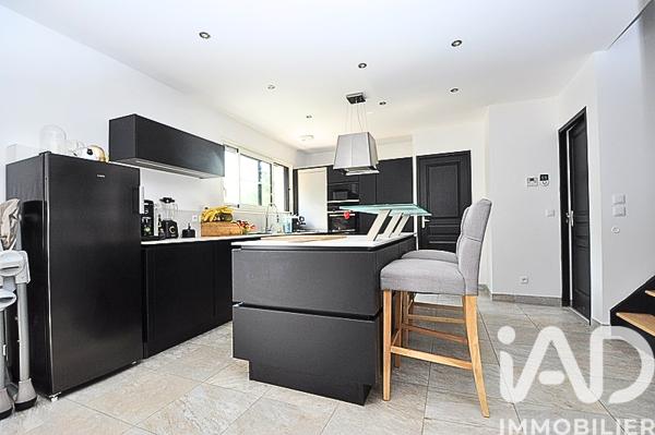 Maison à vendre 6 pièces 141 m² Saint-Maurice-Montcouronne