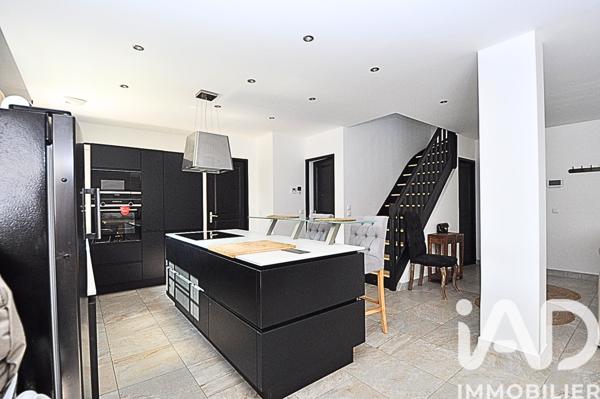 Maison à vendre 6 pièces 141 m² Saint-Maurice-Montcouronne