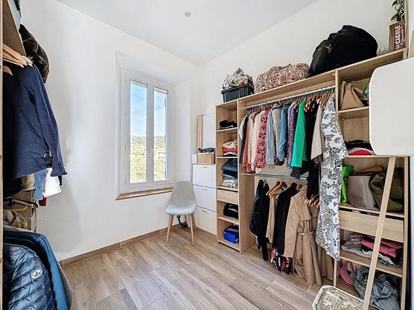 EXCLUSIVITÉ Maison de caractère rénovée de 183 m² - 4 chambres - GARAGE - Jardin 305 m² - Centre village