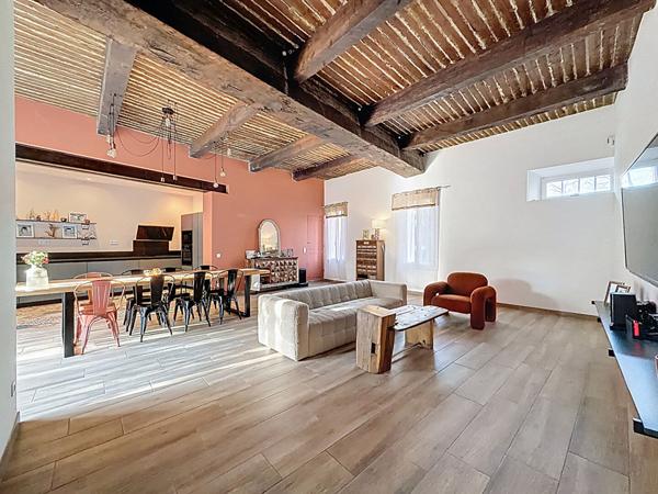 EXCLUSIVITÉ Maison de caractère rénovée de 183 m² - 4 chambres - GARAGE - Jardin 305 m² - Centre village