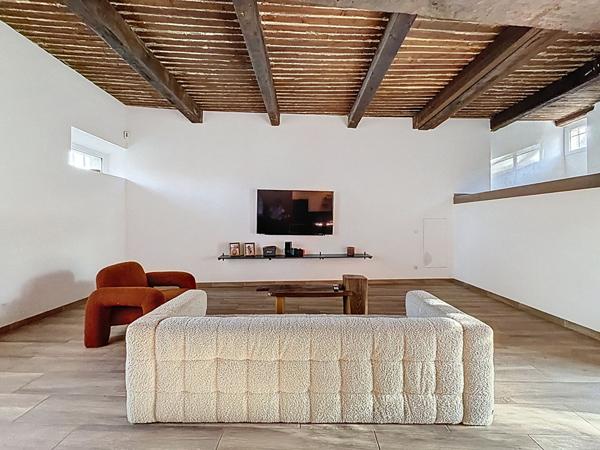 EXCLUSIVITÉ Maison de caractère rénovée de 183 m² - 4 chambres - GARAGE - Jardin 305 m² - Centre village