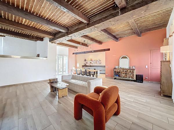 EXCLUSIVITÉ Maison de caractère rénovée de 183 m² - 4 chambres - GARAGE - Jardin 305 m² - Centre village