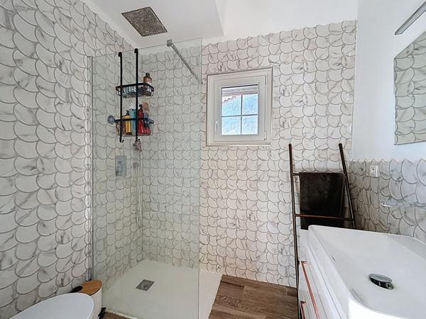 EXCLUSIVITÉ Maison de caractère rénovée de 183 m² - 4 chambres - GARAGE - Jardin 305 m² - Centre village