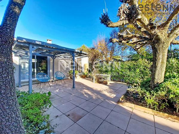 3 Maisons indépendantes au coeur d'un grand terrain verdoyant à Sommières