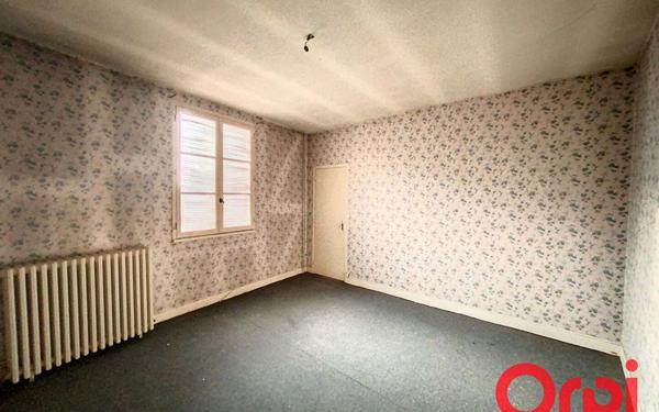 Immeuble à vendre    2 pièces • 90 m2 Dun-sur-Auron