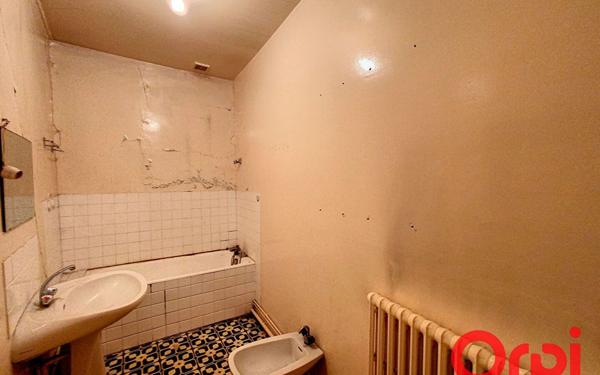 Immeuble à vendre    2 pièces • 90 m2 Dun-sur-Auron