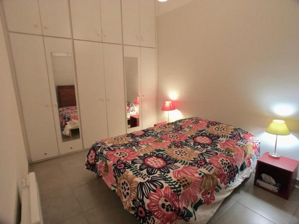 T3 EN RDJ FERMÉ AVEC TERRASSE, COUR ET BÂTI EN FOND DE COUR