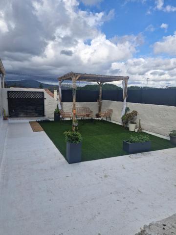 local Sollies Ville 70 m2 ZA 1er étage