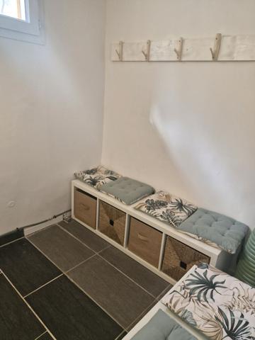 local Sollies Ville 70 m2 ZA 1er étage