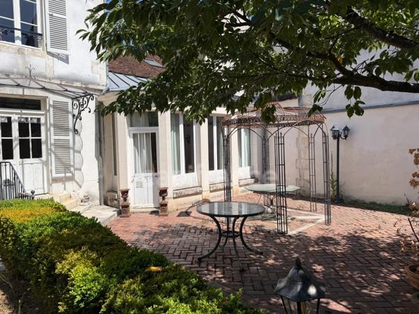Maison à vendre 7 pièces AUXERRE (89)   Propriété de caractère de 165 m2   4 chambres   Garage   Caves    Terrain