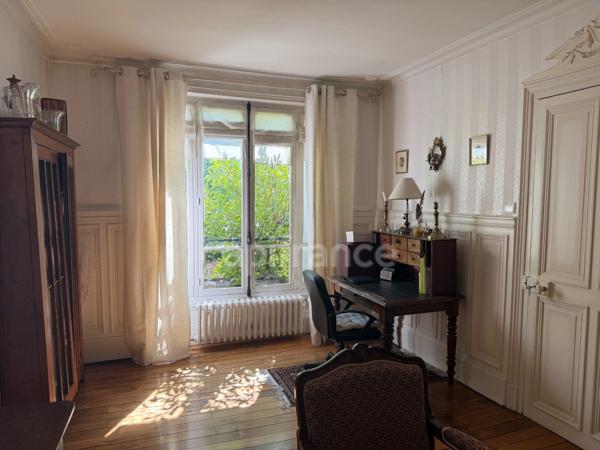 Maison à vendre 7 pièces AUXERRE (89)   Propriété de caractère de 165 m2   4 chambres   Garage   Caves    Terrain