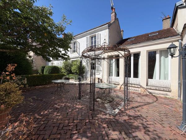 Maison à vendre 7 pièces AUXERRE (89)   Propriété de caractère de 165 m2   4 chambres   Garage   Caves    Terrain