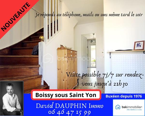 Sur notre belle commune de Boissy sous Saint Yon,
Venez découvrir au calme d'une impasse, ce charmant pavillon mitoyen offrant 103 m² habitables, dont une agréable véranda d'environ 20m2 m², édifié sur un sous-sol total.
Au rez-de-chaussée, vous trouverez une entrée, un lumineux séjour agrémenté d'une cheminée, une cuisine indépendante aménagée et équipée (neuve de 2024), avec accès direct à la véranda chauffée permettant de profiter d'une pièce de vie supplémentaire, ainsi qu'un WC indépendant.
L'étage dessert un palier, trois belles chambres et une salle de bains avec WC entièrement rénovée avec goût.
Les combles ont bénéficié d'une isolation par projection de laine de verre (50cm), assurant un meilleur confort thermique.
Le sous-sol total d'environ 42 m² comprend un garage de 25 m² équipé d'une porte motorisée, ainsi qu'un espace buanderie/chaufferie. Le chauffage est assuré par une chaudière gaz de ville à condensation.
L'ensemble est implanté sur une parcelle de 209 m² exposée Est/Ouest, avec emplacement de stationnement.
Vous apprécierez particulièrement son emplacement privilégié : commerces, écoles maternelle et primaire à proximité immédiate, ainsi qu'un accès rapide à la forêt pour vos promenades et activités de plein air.
Une maison fonctionnelle (quelques travaux de rénovation sont en cours), idéale pour une famille en quête de confort et de tranquillité.
Les plus de ce bien:
- Idéalement situé au calme d'une impasse
- Double vitrage PVC oscillo-battants
- Volets électriques à fermeture centralisée et/ou indépendante
- Porte de garage sectionnelle électrique
- Prise de charge pour voiture électrique ou hybride rechargeable : Borne EVIBox Elvi 1 blanche 7,4 kW en monophasé.
- Proximité des écoles élémentaires et primaires publiques (Fontaine Saint Lubin) mais également privée (St Thomas Becket)
- Proximité avec le cabinet médical (kiné, infirmière, médecin...), de la pharmacie, du bureau de poste, coiffeur, mais également du centre ville et de la mairie.
****  A visiter sans tarder  ****
VISITE POSSIBLE 7j/7 sur rdv jusqu'à 21h30
Je réponds aux mails, messages et sms même tard le soir