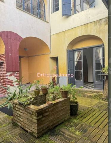 Immeuble à vendre 14 pièces de 560 m²