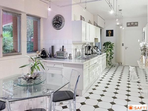 Propriété sécurisée sur le golf - 242 m2 - 7 pièces - terrain 1677 m2 - proche tous commerces - écoles - RER D