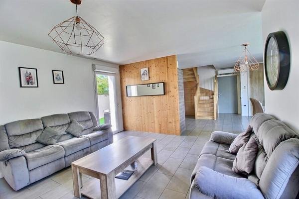 GIGNAC la NERTHE-Maison de 2017 de type 5 d'environ 110m² avec jardin et piscine.