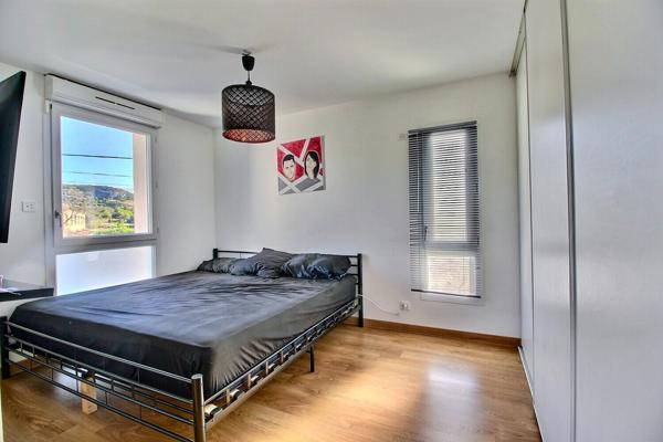 GIGNAC la NERTHE-Maison de 2017 de type 5 d'environ 110m² avec jardin et piscine.