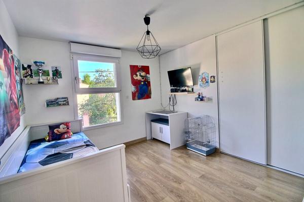 GIGNAC la NERTHE-Maison de 2017 de type 5 d'environ 110m² avec jardin et piscine.