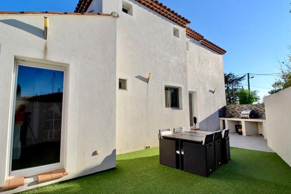 GIGNAC la NERTHE-Maison de 2017 de type 5 d'environ 110m² avec jardin et piscine.