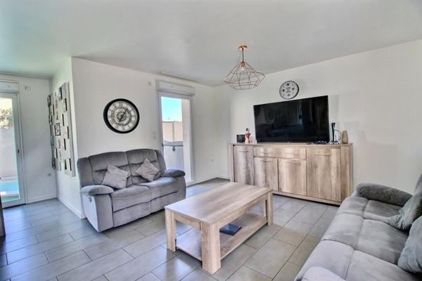 GIGNAC la NERTHE-Maison de 2017 de type 5 d'environ 110m² avec jardin et piscine.