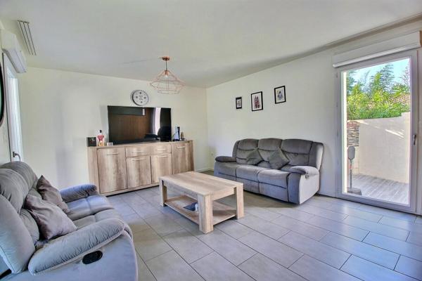 GIGNAC la NERTHE-Maison de 2017 de type 5 d'environ 110m² avec jardin et piscine.