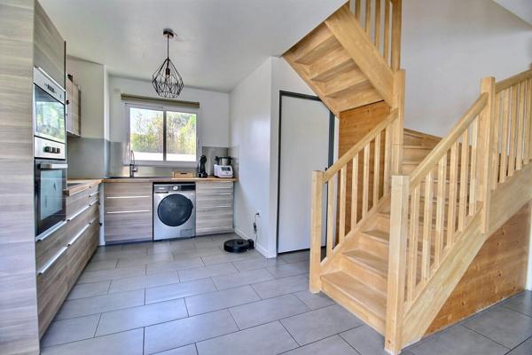 GIGNAC la NERTHE-Maison de 2017 de type 5 d'environ 110m² avec jardin et piscine.