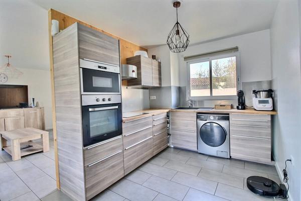 GIGNAC la NERTHE-Maison de 2017 de type 5 d'environ 110m² avec jardin et piscine.