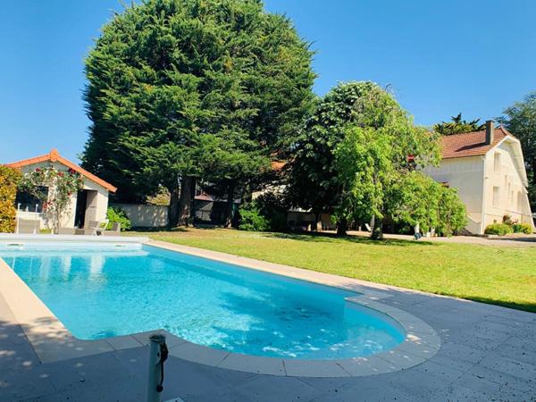À VENDRE ? Spacieuse maison individuelle de 179 m² avec piscine chauffée ? Terrain de 1 396 m²