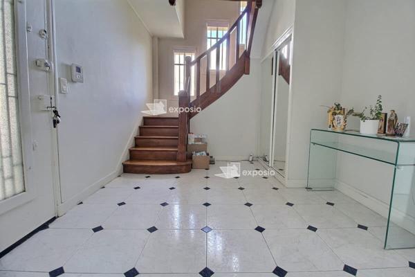 À VENDRE ? Spacieuse maison individuelle de 179 m² avec piscine chauffée ? Terrain de 1 396 m²