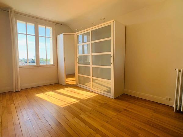 À VENDRE ? Spacieuse maison individuelle de 179 m² avec piscine chauffée ? Terrain de 1 396 m²