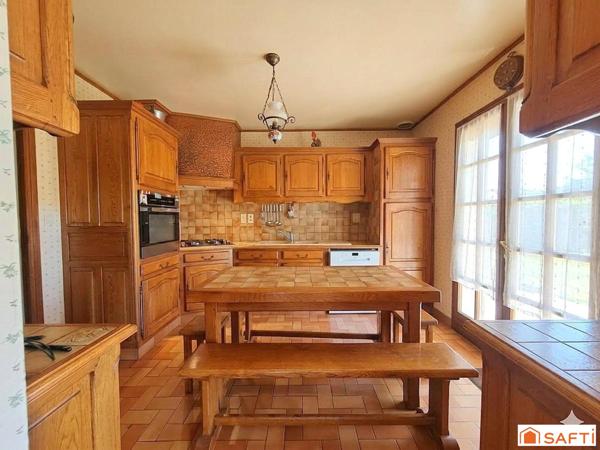 Propriété rare sur Coulanges la Vineuse : Grande maison avec piscine avec plusieurs investissements locatifs