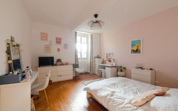 Maison à vendre    7 pièces •  Bordes