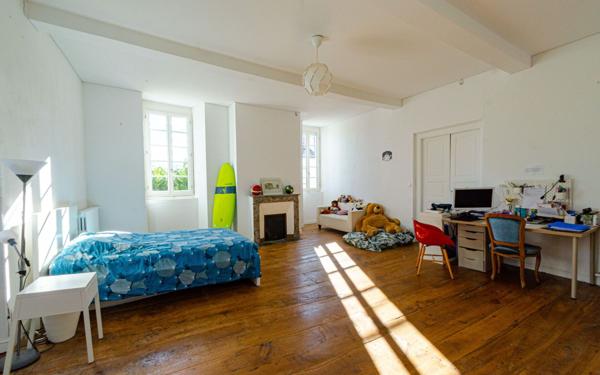 Maison à vendre    7 pièces •  Bordes