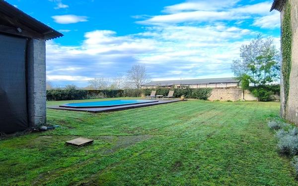 Maison à vendre    7 pièces •  Bordes