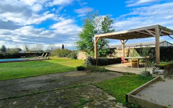 Maison à vendre    7 pièces •  Bordes