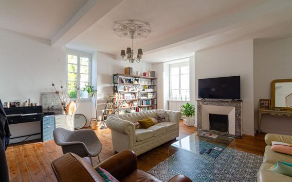 Maison à vendre    7 pièces •  Bordes