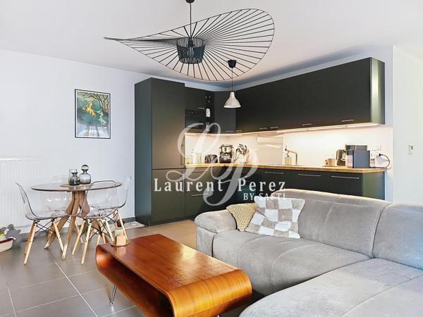 T2 récent avec terrasse, parking & tram