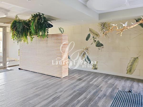 T2 récent avec terrasse, parking & tram