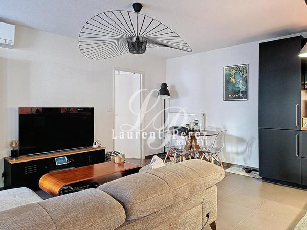 T2 récent avec terrasse, parking & tram